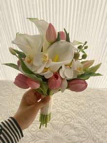 1 件 Luxe Touch 丝绸郁金香和马蹄莲新娘花束 - 逼真的婚礼假花，适合新娘、摄影道具（永不枯萎！） - 彩色 - 查看 7