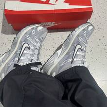 耐克男女通用 2026 新款功能复古跑步鞋，休闲运动鞋，时尚厚底运动鞋 IH4465-095 - 銀色 - 查看 7