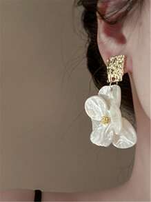 1 Pair Retro Luxury Fashion Exaggerated Floral Drop Earrings For Women, Suitable For Parties And Vacations