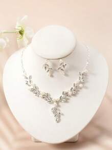 Conjunto de 3 piezas de aretes y collar de novia vintage con incrustaciones de con diseño de flor de ciruelo