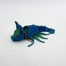 (Figura Criativa) Tralalero Tralala. Enfeites de Tubarão Meme Italiano - Coleção de Animais Fantásticos com Design Exclusivo (Banana, Elefante, Sapo Verde, Tubarão, Hipopótamo) - Escritório de Plástico Durável com Decoração de Mesa para Casa, Presente de Natal para Fãs TungTungTungSahur