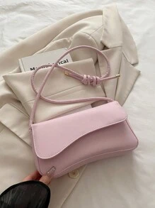 这款时尚简约的包袋采用不对称翻盖设计和可调节肩带，适合购物、携带钱包，尤其适合年轻女性、大学生、年轻职业人士和上班族。它也非常适合办公室、大学校园、工作、商务旅行、通勤、户外旅行和徒步旅行等场合。