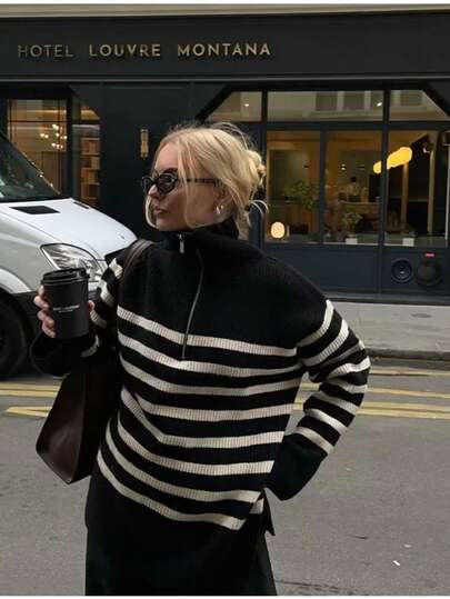 女士秋冬时尚黑白条纹撞色罗纹半拉链毛衣，适合日常休闲穿着