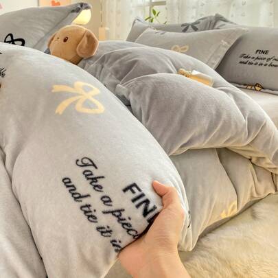 類秋冬プラスベルベットと増粘ミルクベルベットの家庭用暖かい掛け布団カバー、ベッドシーツ、寝具の3点セット