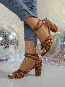 2025新款粗跟舒适时尚蛇纹粗跟沙滩派对女士高跟鞋