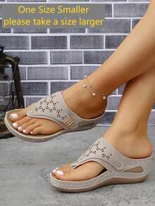 Bohemian Summer Wedge Platform Casual Sandals For Women, Hollow Floral Metal Buckle Decor, Slip-On Large Size Flip Flops, Comfortable Leisure Beach Shoes. Note: Tends To Run Small, Please Refer To Size Chart Based On Actual Foot Length When Ordering - Beige - View 2