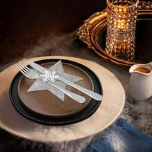 12 pezzi/24 pezzi Decorazioni per posate natalizie a forma di stella, set di decorazioni da tavola in feltro con fiocchi di neve per coltello, forchetta e cucchiaio, decorazioni natalizie