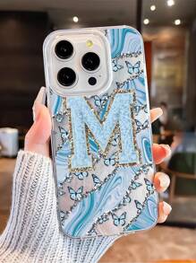 1 pièce Étui de protection pour téléphone à la mode, personnalisé, avec un motif esthétique de lettres et de papillons à vagues d'eau, imperméable, anti-traces de doigts et anti-rayures, transparent, IMD, doux, brillant et lisse, compatible avec 16/16Pro/16Plus/15/15ProMax/15Pro/11/12/13/14ProMax/11ProMax/12Pro/12ProMax/13Pro/13ProMax/14Pro/14ProMax, créatif et exquis