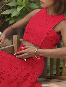 1 buah Atasan Crop Tanpa Lengan Bordir Motif Bunga Vintage dengan Lubang Berongga, Pola Bunga Acak - Merah - View 8