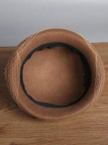 1 peça, boina nova, 2025, chapéu de feltro estilo francês para mulheres, outono/inverno, vintage, versátil, feltro de lã, aba enrolada, véu de malha, roupas de outono