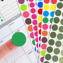 10 colores vibrantes, 1400 piezas de etiquetas redondas codificadas extraíbles - Etiquetas no descoloridas para organizar, planificar, clasificar, ideales para oficina, aula, diario, planificador - Multicolor - Ver 7