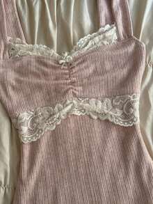 Women Y2K Vintage Lace Trim Cami Top 2000s Aesthetic Slim Fit Milkmaid Vest Cottage Crop Tank Top Coquette Clothes - 粉色 - 查看 2