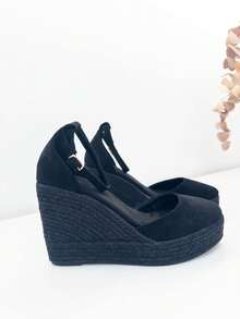 STYLEE FOOTWEAR Women's Espadrille-Style Shoes With A Jute Wedge And Adjustable Ankle Strap. Made Of Soft Suede, They Stand Out For Their Classic And Versatile Design That Easily Combines With Casual Or More Elegant Looks. Their Padded Insole And Non-Slip Sole Guarantee Comfort And With Every Step. Estimated Delivery: 1-3 Business Days (Mainland). - 黑色 - 查看 4