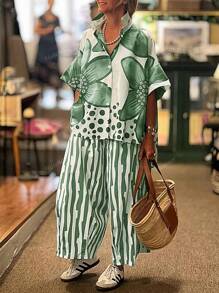 Set de două piese pentru femei, mărime mare, cu imprimeu floral, stil boem de vacanță - bluză cu mânecă scurtă, guler cu rever și tiv neregulat + pantaloni largi cu dungi, ținută casual de vară, ținută casual | Top cu imprimeu floral | Textură