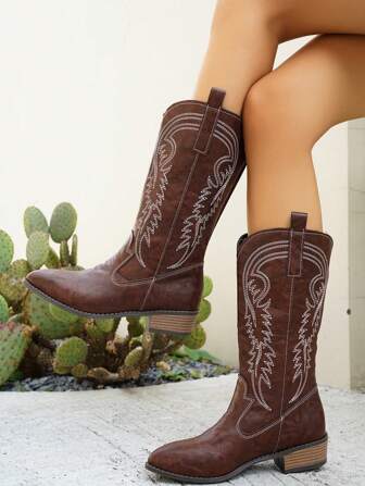 2025 秋冬女式新款刺绣皮革咖啡棕色西部靴，尖头粗跟及膝靴，户外休闲时尚正装靴，牛仔靴