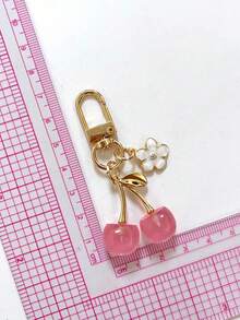 1 件男女通用闪光逼真樱桃钥匙扣优雅 3D 樱桃花吊坠饰物适用于包包背包装饰钥匙扣适用于包包汽车配件女士