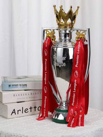 Trofeo de la Premier League de la leyenda del fútbol, decoración de escritorio, escultura de resina tallada a mano por artesanos expertos con enchapado electrolítico pesado, artículo de decoración interior temático deportivo, perfecto para Halloween, Navidad, Acción de Gracias, ceremonias de graduación y el Día Nacional de los Abuelos, adecuado para colección conmemorativa, pieza colgante, llavero