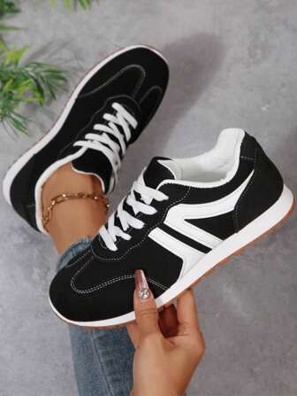 New Spring Autumn Casual Flat Black Retro Fashion Simple Sneakers For Women, All Season Soft Sole Anti-Slip Outdoor Sports Lace-Up Trainers, Plus Size