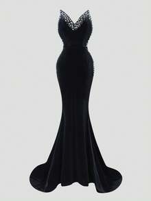 Faeriesty 优雅丝绒晚礼服，无肩带修身胸衣，心形领口，饰以仿珍珠和水钻，美人鱼款式，拖尾设计，尽显奢华气质。这款女士仿珍珠吊带正式晚礼服，通体饰以仿珍珠，后背交叉系带设计，贴身绷带式剪裁，短款设计，适合婚礼、浪漫晚餐、正式写真拍摄、返校节/毕业典礼、生日派对等场合。黑色 - 黑色 - 查看 9
