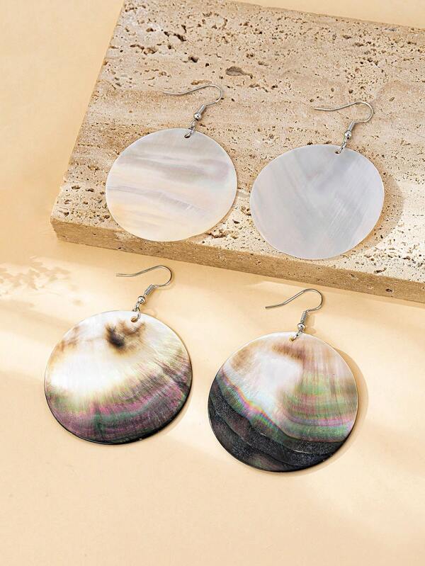 1 par de pendientes de aro con concha de color natural, de estilo simple y elegante, apropiados para la playa y el uso diario