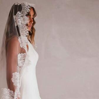 1件蕾丝边带拖尾新娘头纱，教堂式婚纱头纱，婚礼配饰，结婚礼物