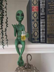 [Funny Touch]Alien Drinking Beer Statue - Fun And Humorous Space Decoration, Green Alien Figurine Holding A Beer Mug, Perfect For Desktop Or Shelf Display, An Ideal Gift For Science Fiction Fans, Christmas,Festival,Best Friend Gifts,Holiday Essential,Sci-Fi Room Decoration | Playful Alien Design | Exquisite Craftsmanship, Alien Decoration,Home Decor