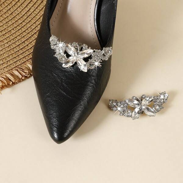 زوج فريد من الحذاء به قطع زخرفية بفراشة مرصعة بالراين ستون للفك والتركيب، مناسب لتزيين وتناسب مختلف الأحذية النسائية، الكعب العالي والحذاء الرياضي، ملائم للأعمال والحفلات والتجمعات والمناسبات الأخرى