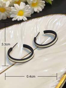 1 Pair Contrasting Black, White & Khaki Matte Textured Hoop Earrings, Simple & Fashionable Versatile Earrings For Women - Black and White - View 11