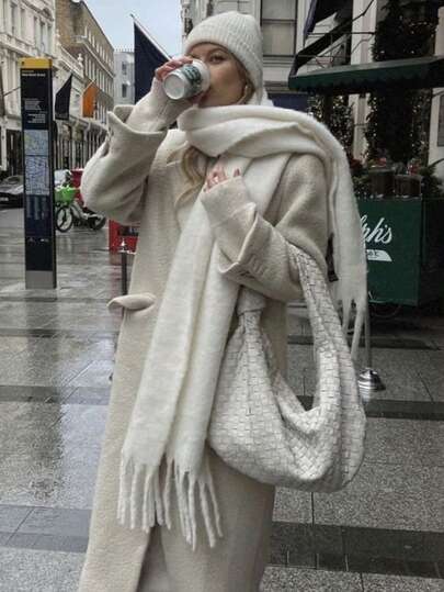 1件装女士秋冬白色纯色百搭学院风优雅粗胡须加厚保暖围巾，适合秋冬季节防寒购物和穿搭