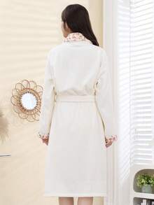 1pc Women's Floral Lace Trim Hooded Robe, Cute & Versatile - White Lace Bathrobe - View 7