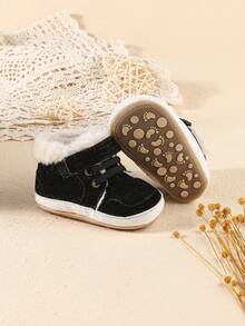 1 双可爱踝靴，温暖柔软的婴幼儿鞋，0-1 岁，男女通用，钩环闭合，防滑橡胶鞋底设计