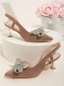 1 paire d'élégants talons hauts à bout pointu, matériau aspect avec décoration nœud strass, talon carré doré, convient pour le mariage