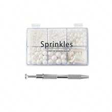 خليط من الرش السكري الفضي - حبات حلوى قابلة للأكل مع قلم رش ذو 4 مخالب، 118 جرام/4.16 أونصة، عبوة هدايا، ديكورات كعكة، إضافات آيس كريم وزينة البسكويت، لوازم حفلات الزفاف وعيد الميلاد