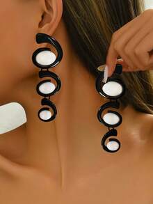 1pair Gold-Colored Bold Metallic Style Baroque Pearl Pendant Earrings With Symmetrical Leaf Design - Gold - View 12