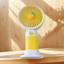 1 pezzo Ventilatore portatile mini alla moda con motivo a fragola, fiore e frutta, multifunzionale come supporto per telefono, ricaricabile USB, regalo a tema cartoni animati, accessorio essenziale per rinfrescarsi all'aperto