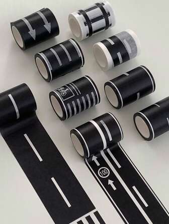 4 pièces Miniatures de voies de circulation routière pour scènes de maison de poupée, ensemble de décor de parking simulé avec marquage d'emplacement de stationnement, autocollants et ruban, fournitures créatives faites main pour étudiants pour la rentrée scolaire/le retour au campus, petits accessoires pour la décoration de scène