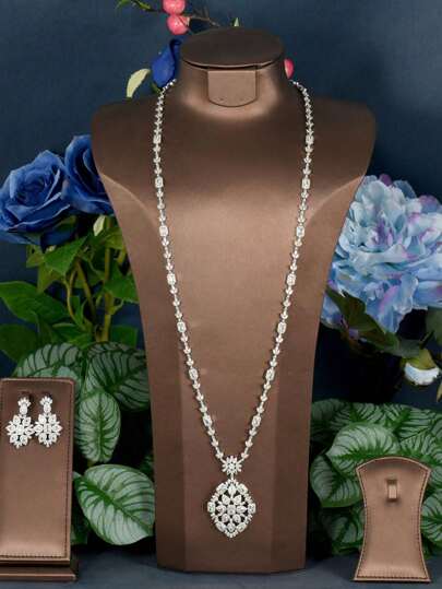 1 Conjunto de Joias de Flor Oca com Zircônia de Luxo, Adequado para Mulheres Usarem em Casamentos