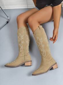 A Pair Of Women's Mid-Calf Boots For All-Season Outdoor Casual Outings, Featuring A Striped Print Design On The Upper, Which Is Stylish And Versatile.