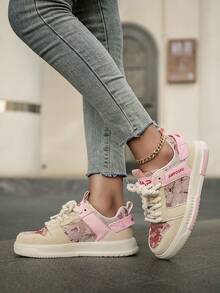 经典复古风格女士休闲鞋，柔软平底轻便，适合活跃户外活动，粗鞋带-随机印花鞋面/神秘森林彩绘，ALAN DAISY-适合户外活动，返校必备/滑板鞋（粉色系列）