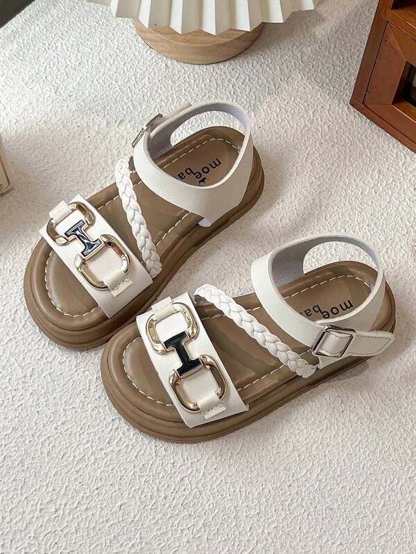 A Pair Of Summer New Girl's Synthetic Leather Open-Toe Comfortable Soft-Soled Children's Flat Sandals Decorated With Metal Buckle Woven Straps, Suitable For Children Aged 3 To 15. These Fashionable Sandals Are Very Suitable For Daily Outings