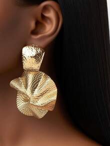 Latest Minimalist Fashion Metal Earrings - Yellow Gold - View 1