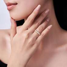 1件2.0毫米莫桑石戒指，18k镀金，椭圆形切割设计，优雅璀璨，男女皆宜，适合日常佩戴或特殊场合佩戴。低致敏性，无镍，闪耀宝石首饰。适合订婚、结婚戒指、宴会、派对、节日、周年纪念、生日礼物。附有GRA证书。 - 金色 - 查看 4