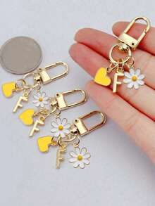 1pc Personalized Yellow Heart Pendant, Customizable With Initial Letter & Daisy Pattern, Heart Pendant, Daisy Keychain, Letter Keychain, Heart Keychain Accessory, Customized Bag Charm, Gift, Keychain, Unique Phone Accessory, Minimalist Design - Multicolor - View 8