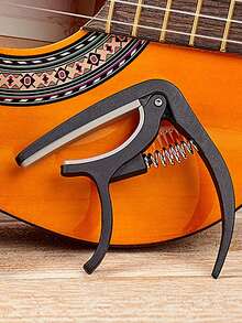 1 件/2 件吉他变调夹，适用于原声吉他和电吉他，黑色。随机礼物 - 吉他拨片 5 件，变调夹，吉他拨片，吉他