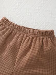 3 件套幼儿男童休闲简约灰色和棕色恐龙刺绣二合一华夫格短袖上衣、恐龙刺绣短裤和帽子 3 件套服装，夏季