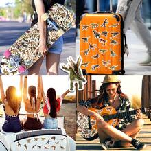 50张逼真恐龙贴纸套装，种类繁多，霸王龙、三角龙、翼龙、剑龙。防水乙烯基材质，适用于物种学习、日记本、剪贴簿、恐龙爱好者礼物 - 送礼佳品以及行李/派对装饰