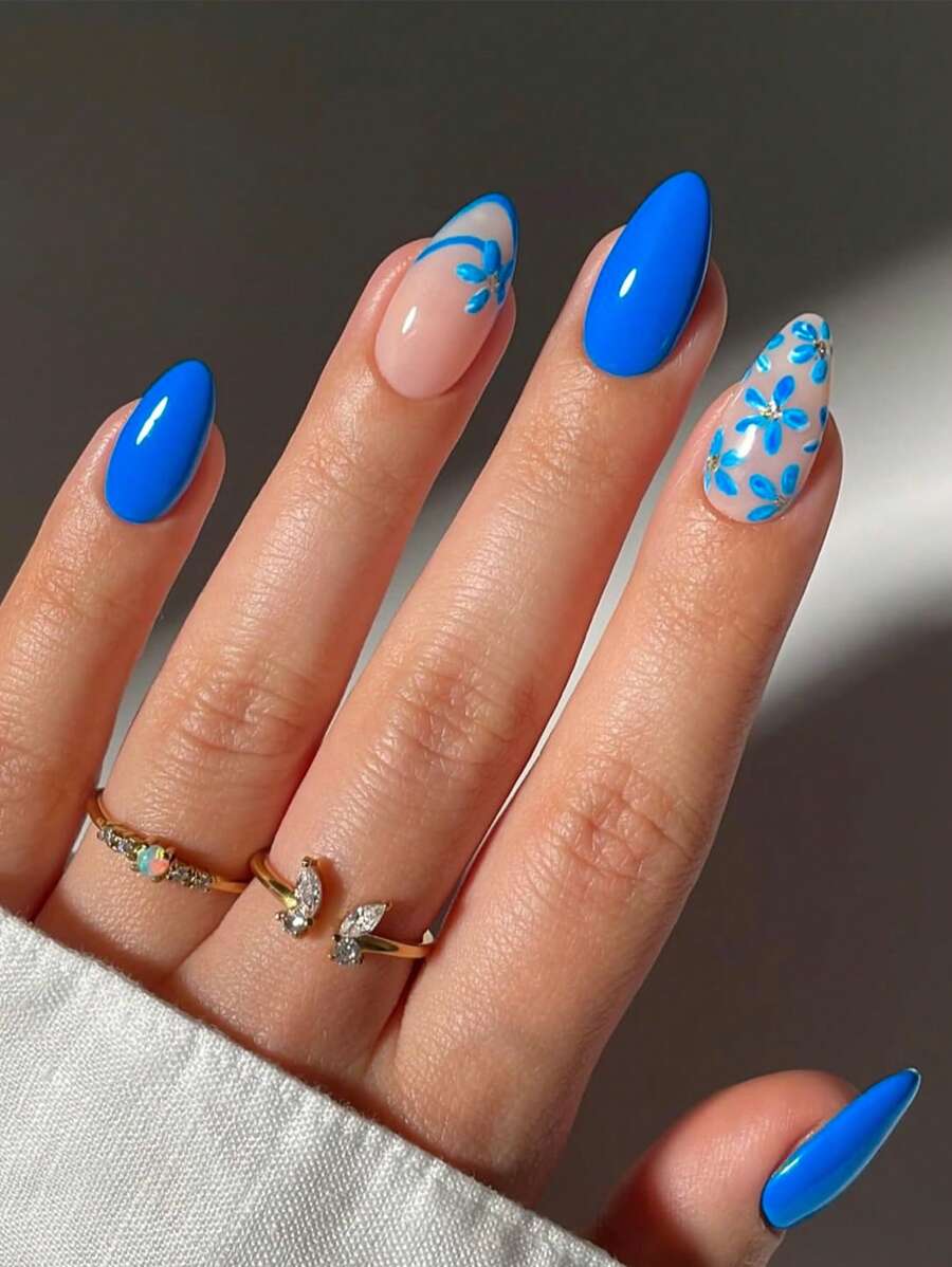 24 件杏仁形按压式假指甲套装浪漫红色法式心形图案 - 光泽效果，含 1 块果冻胶和 1 块摩擦条，适合女性派对、舞会、日常休闲和情人节佩戴，增添浪漫氛围，可拆卸和重复使用