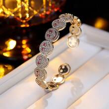 Modny minimalistyczny okrągły uśmiechnięty twarz miedziany cyrkonia sześcienna dekoracyjny dodatek, odpowiedni na imprezy i spotkania