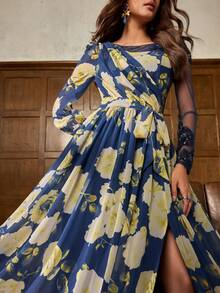 Faeriesty 印花优雅雪纺花卉印花长裙 - 交叉领口，带有蕾丝花朵的透明网眼肩部面板，可调节腰带以修饰轮廓，飘逸的及地长裙 | 浪漫婚礼和花园派对服装 - 藏蓝色 - 查看 5