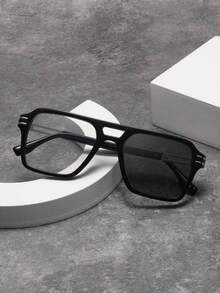 1副PC+金属材质室内外变色多功能眼镜。经典设计，适合户外活动、旅行、海滩、休闲和夏季。男女通用镜框，缓解眼疲劳，是休闲或商务馈赠的理想之选。 - 彩色 - 查看 2